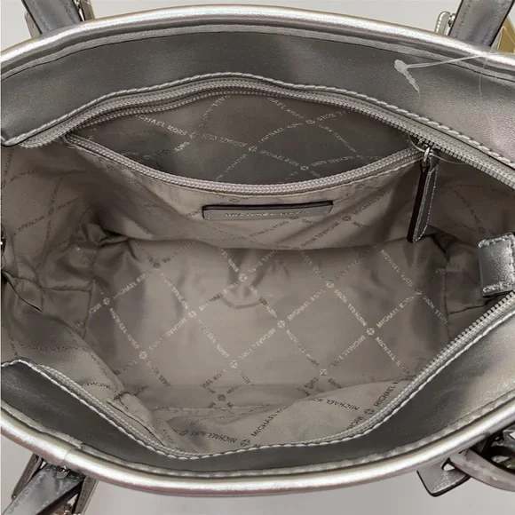 Michael Kors Jet Set Girls Print White Signature XSMALL Carryall Top Zip… - Picture 8 of 16